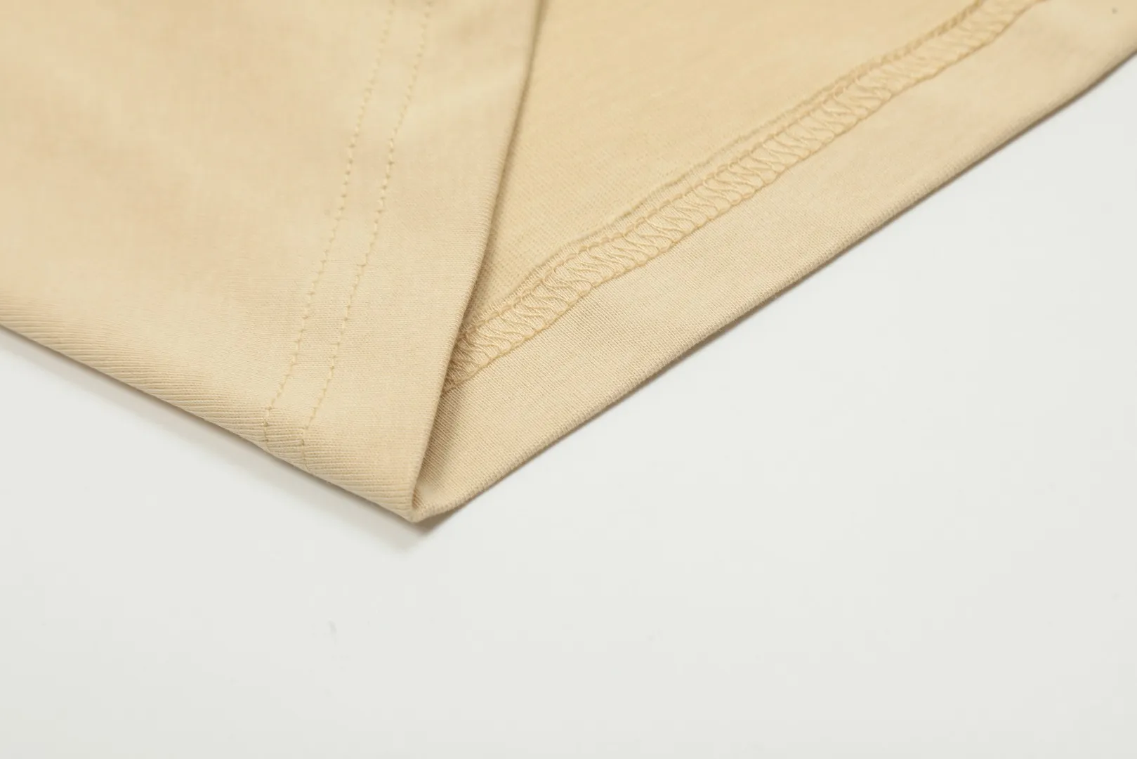 "Classic long sleeves" vivienne west wood Vivienne Saturn classic versatile raglan long sleeves Simple and fashionable, highly practical to wear inside and outside 2024's top hot style No need to say more, go straight to the details, full series of correct accessories, every detail is completely restored, and can be filled directly. Size: S M L Color: white and black, white pink, navy gray